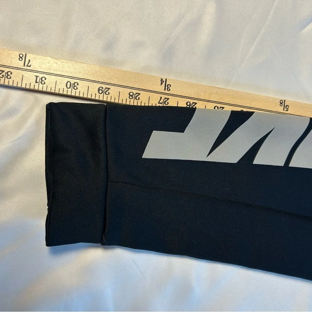 Nike Thermafit Men’s Black Hoodie, Long Sleeve, Center Pocket, Athletic,‎ Large